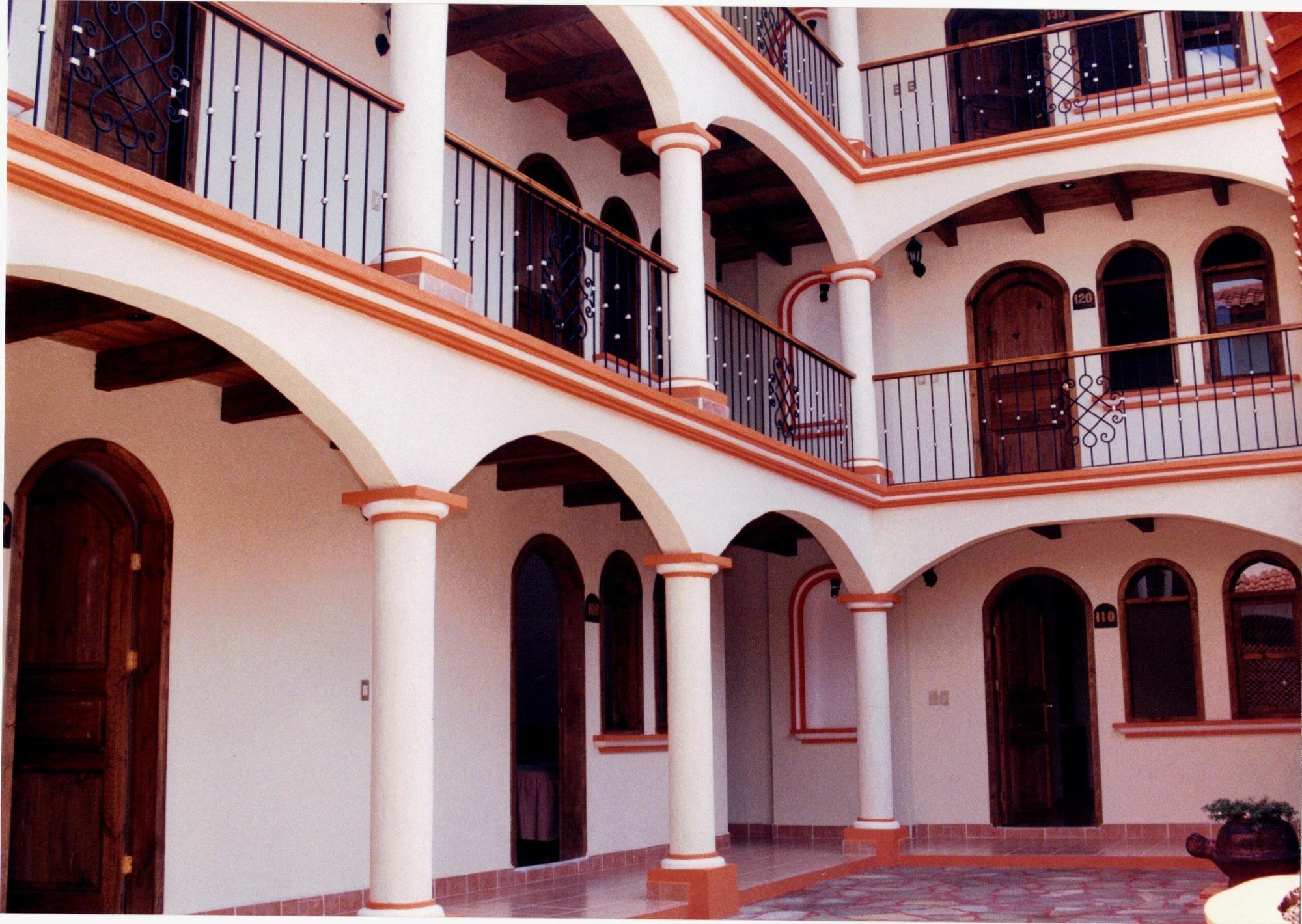Hotel Villa Real II San Cristóbal de Las Casas エクステリア 写真